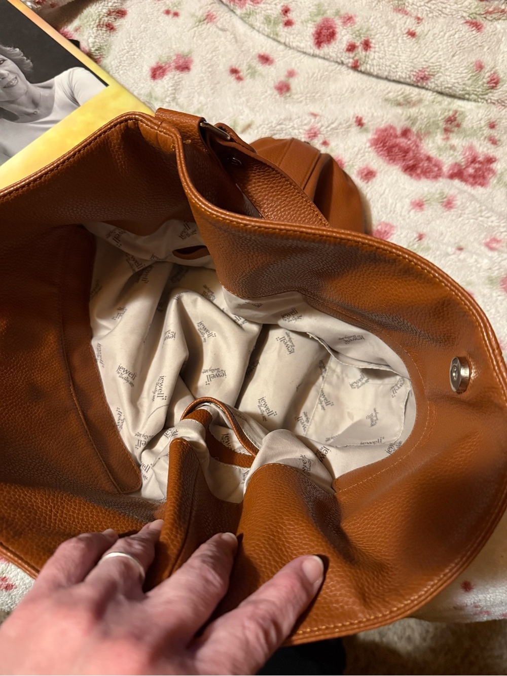 Classic Women's Shoulder Bag in Cognac Brown - Picture 6 of 6